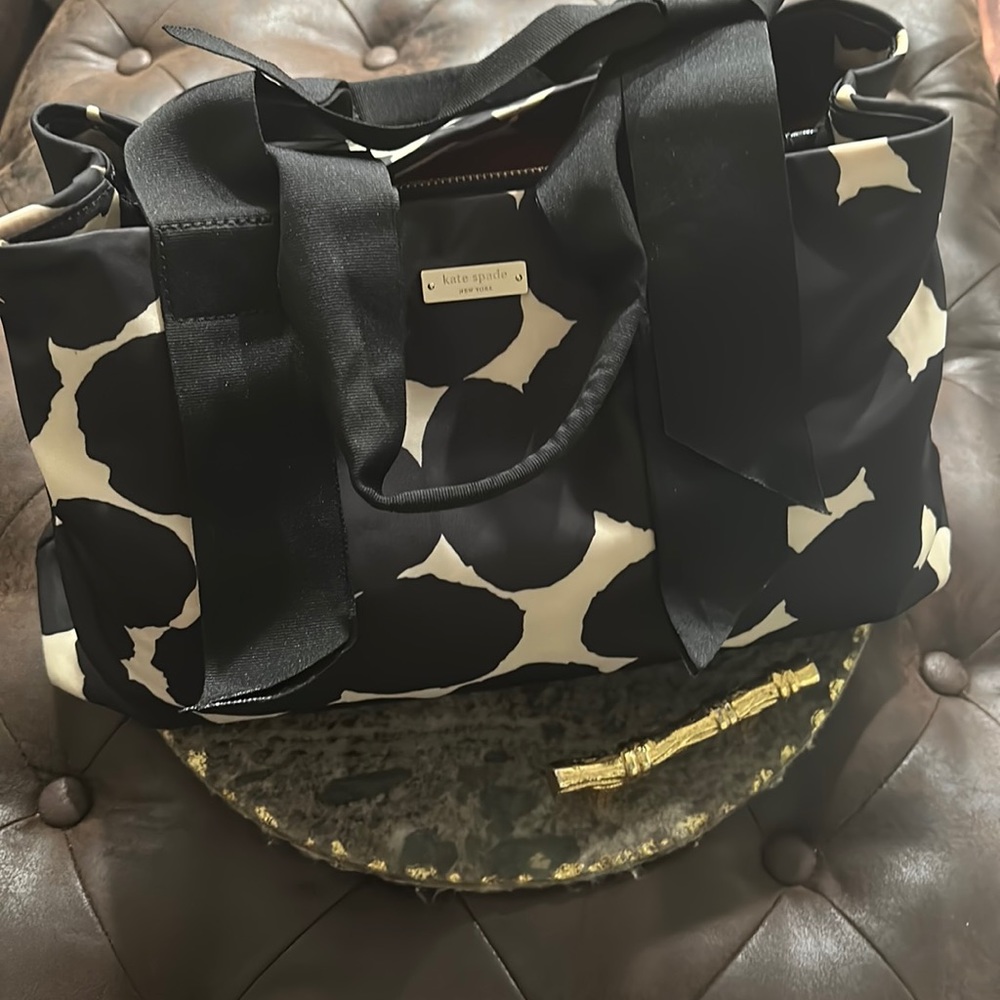 Authentic KATE SPADE PURSE.